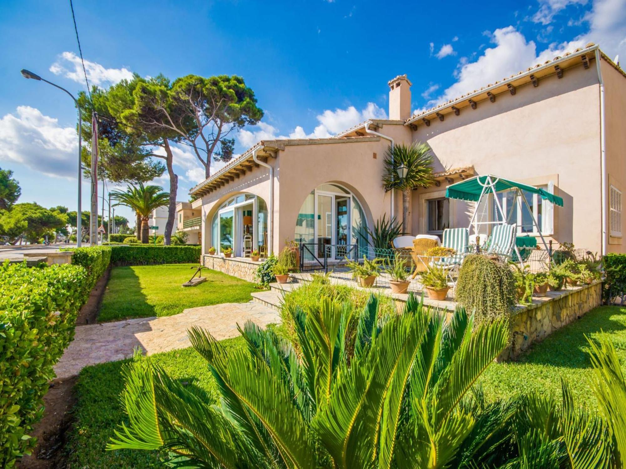 Ferienhaus Stunning With Private Pool