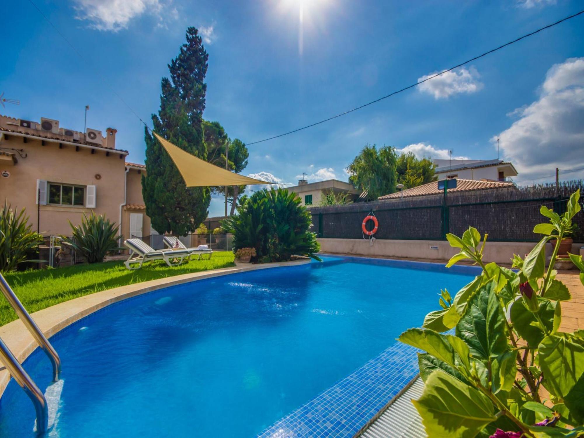 Ferienhaus Stunning With Private Pool